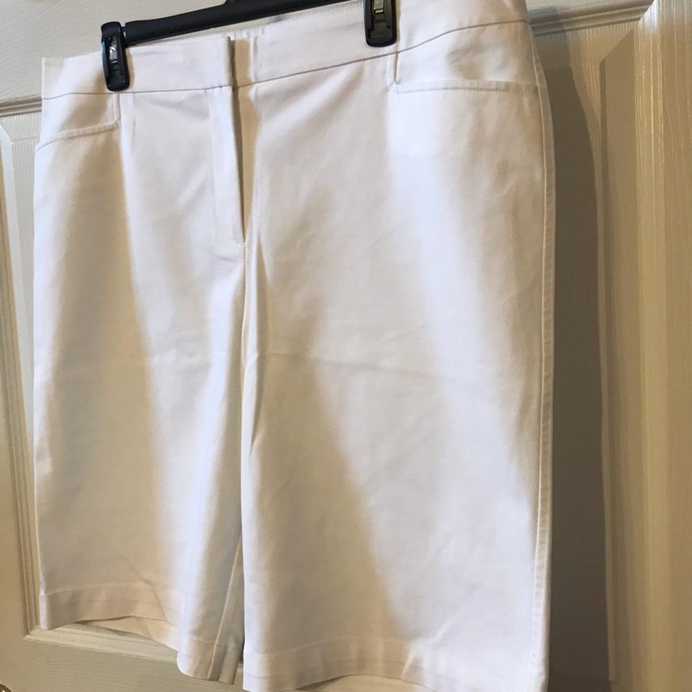 Alfani bermuda short white size 18 super stretch